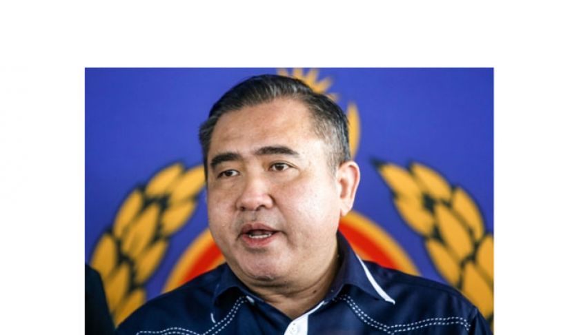交通部长陆兆福。