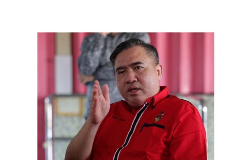 交通部长陆兆福。