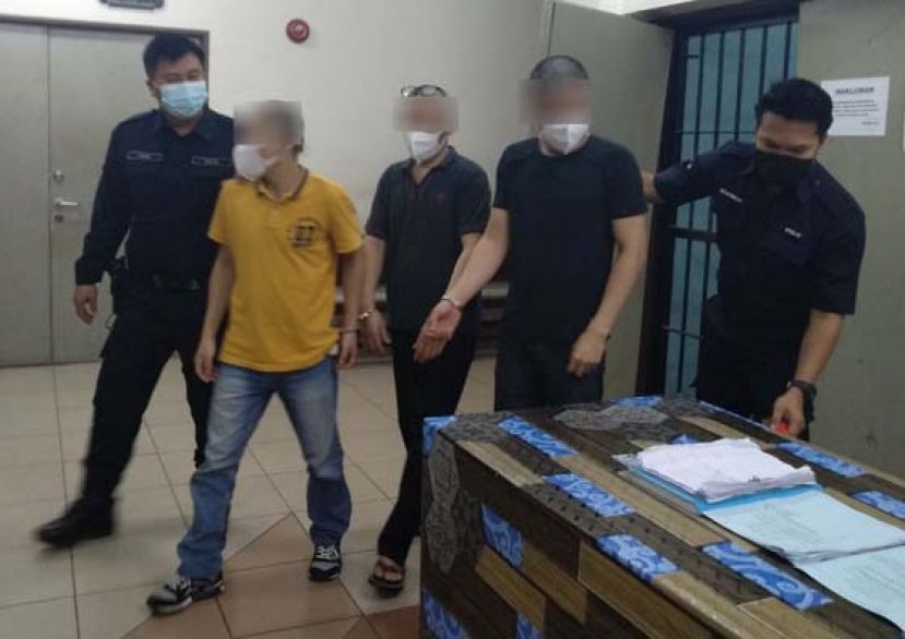 逃出鬼门关的电单车骑手卡尼（中）、左二以及右二皆则是面对绞刑的汝乃迪和里可。