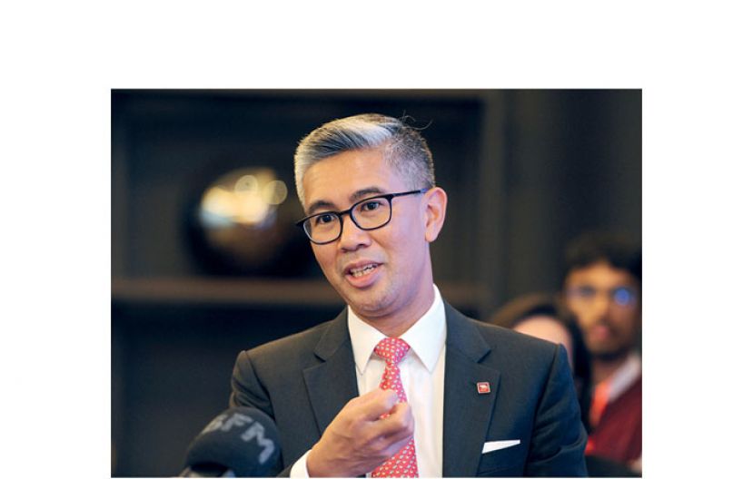 财政部长东姑扎夫鲁。