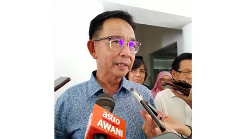 砂旅游、艺术、文化、青年与体育部部长拿督阿都卡林受访时摄。  &nbsp;