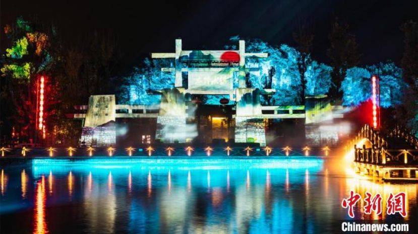 山水光影秀《梦回太行》。