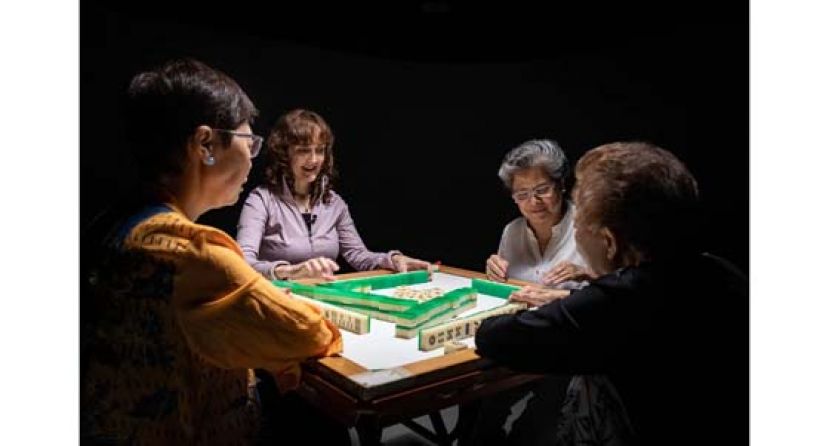 自1992年开始，美国人Sue Marguerite便跟香港人奶奶学打麻将，如今她的技术已非常熟练。