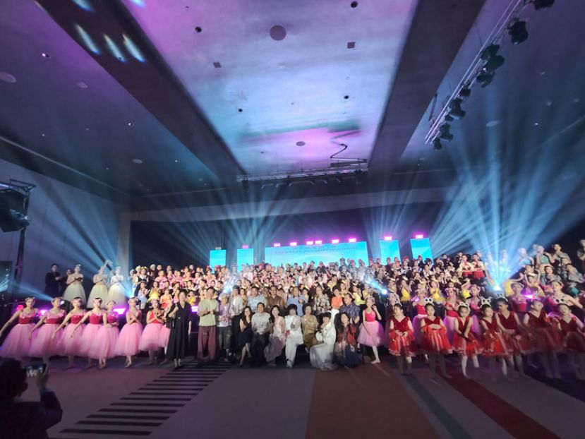 黄鸿圣赞扬家长培育孩子自信　强调打造有爱社会与积极援助医疗设施