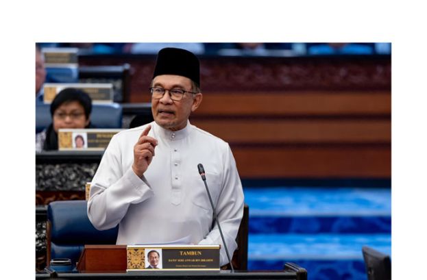 首相安华提呈2025年财政预算案。