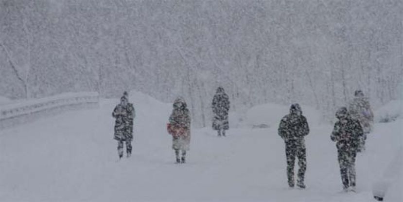 山东极端冷流连下3天3夜，积雪破纪录逾70厘米。