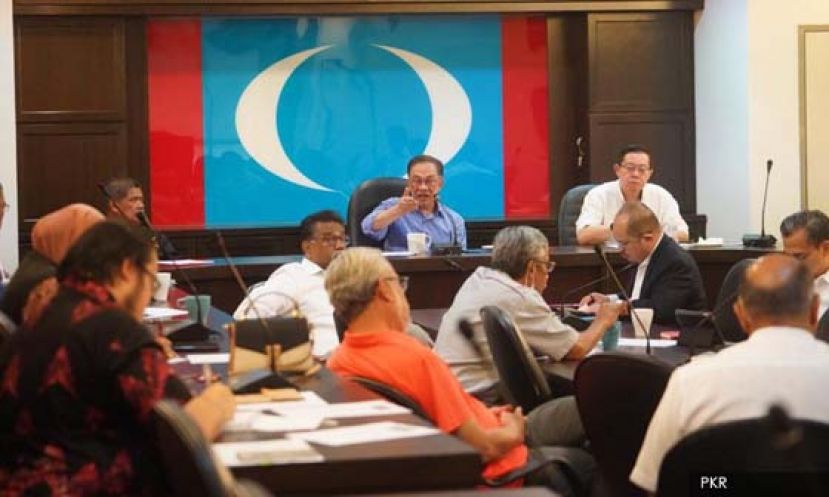 拿督斯里安华主持希盟主席理事会议。