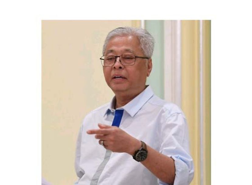 国防部高级部长拿督斯里依斯迈。