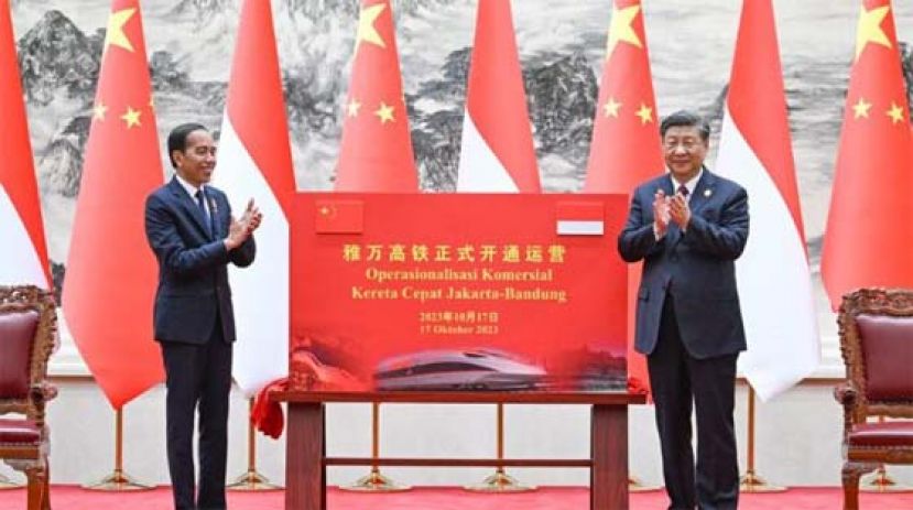 中国与印尼合作打造金漆招牌，雅万高铁正式开通运营。