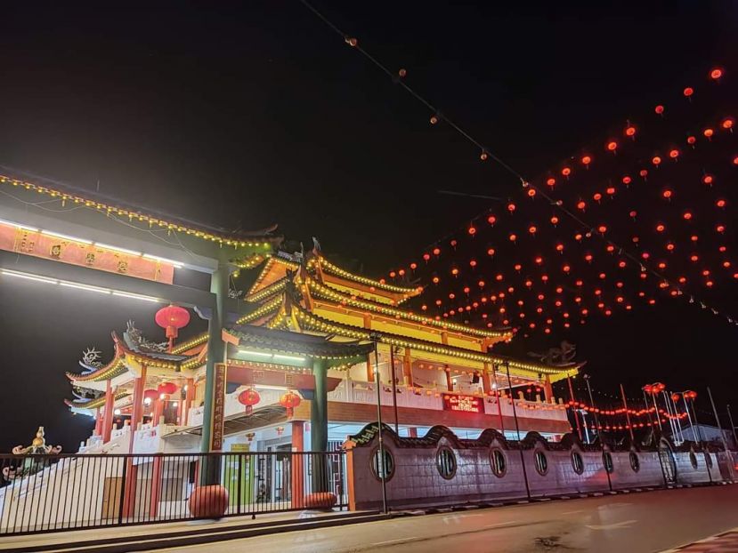 成邦江慈云阁张灯结彩不夜天  观世音慈光普照和平镇