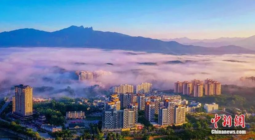 七仙岭下的保亭县城。