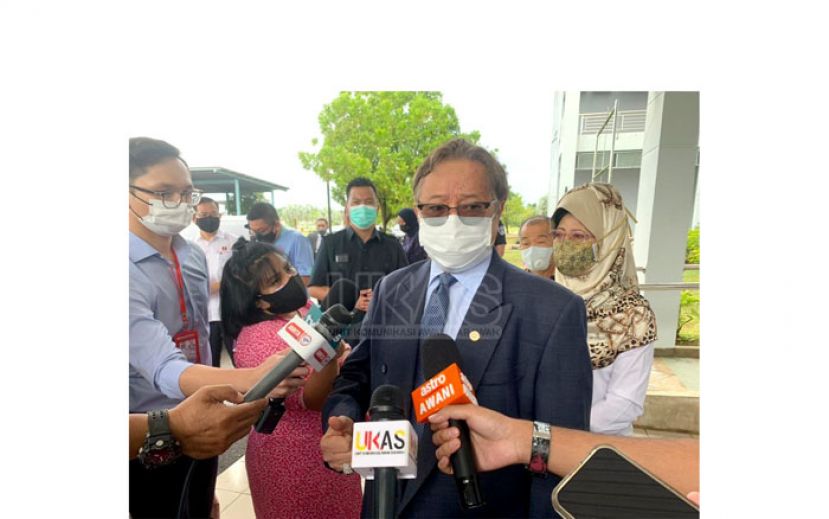 砂首长拿督巴丁宜阿邦佐哈里。