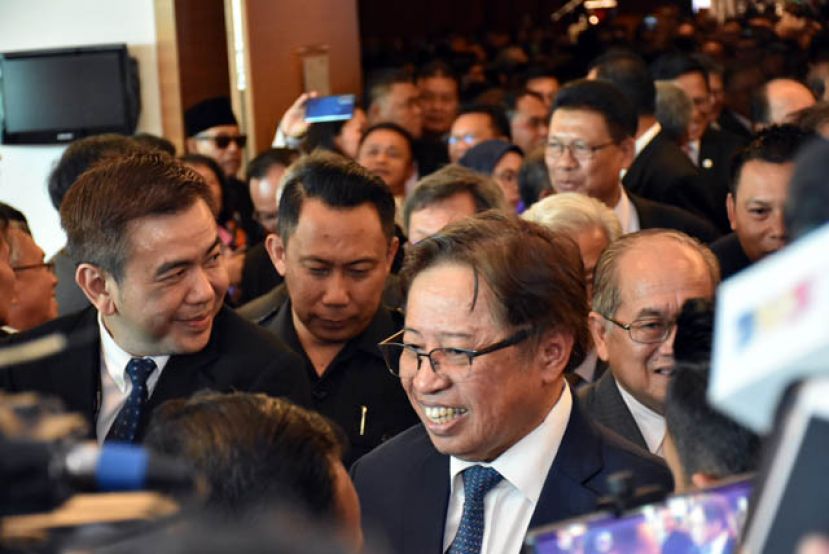 砂首长阿邦佐哈里。