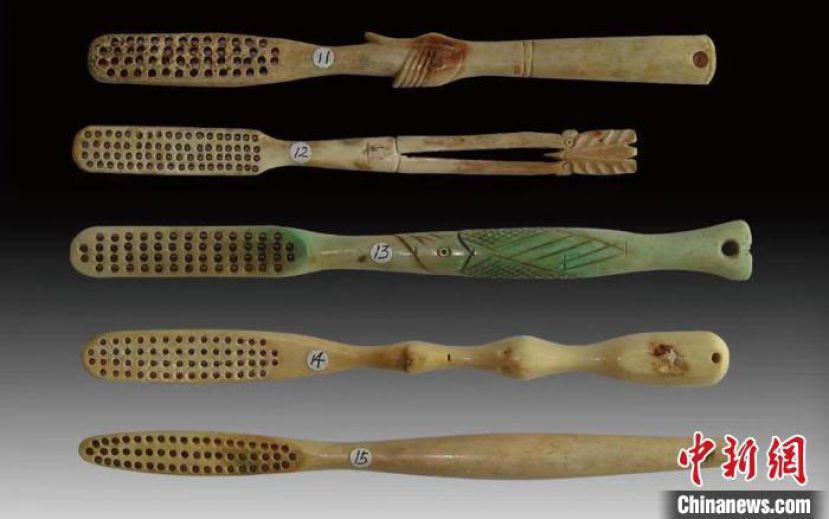 馆藏的5支明代牙刷。