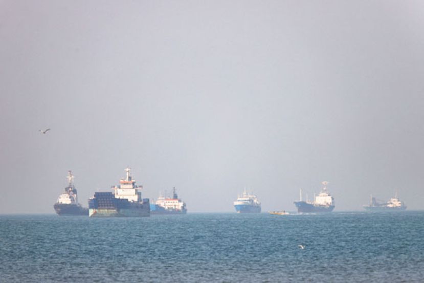 荷莫兹海峡。