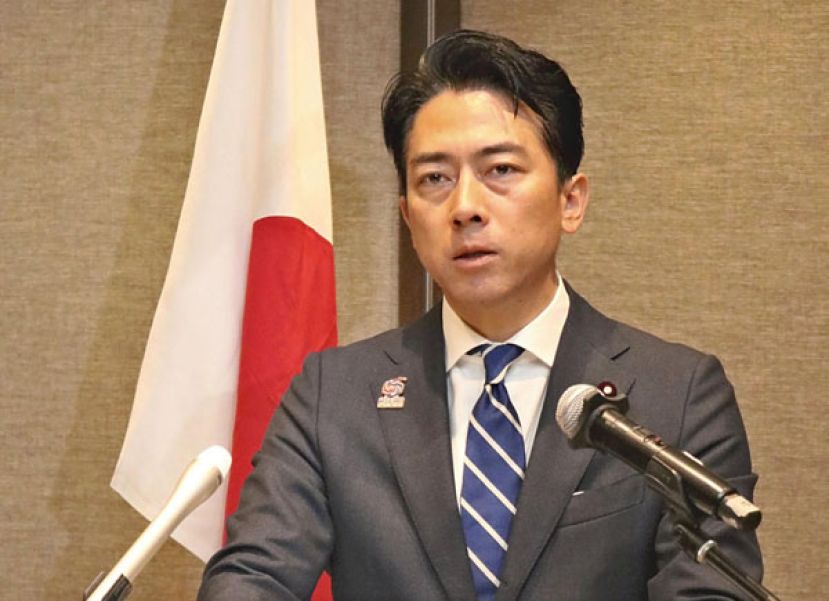 日本防卫大臣小泉进次郎。