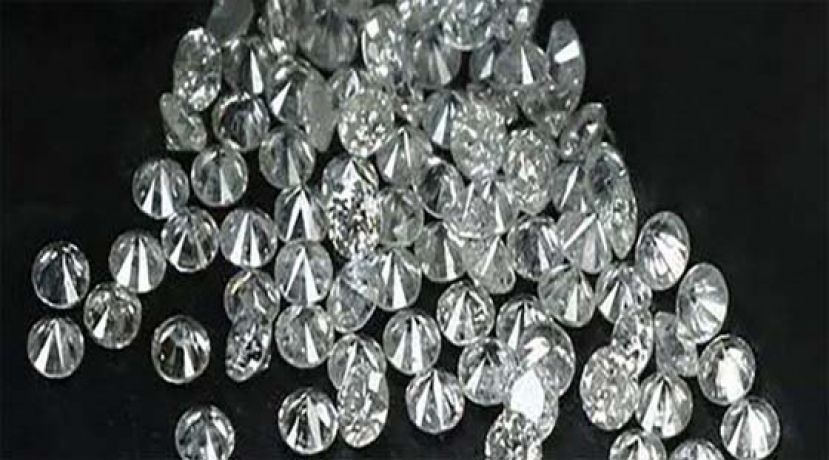 全球钻石价格暴跌，生产商罕削供应救亡。