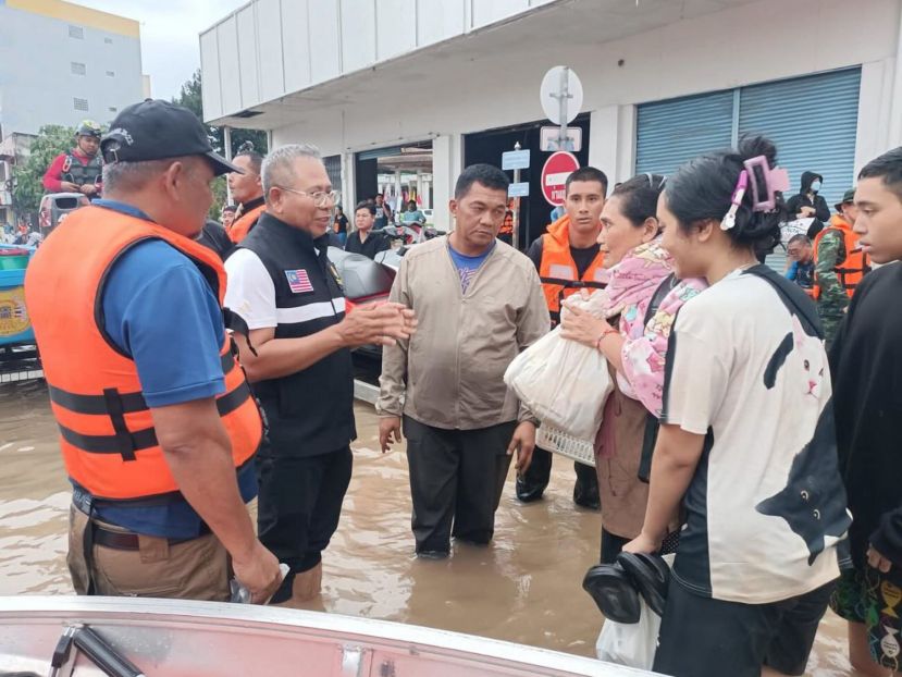 安华感谢泰国首相阿努廷及泰国政府  洪灾期间对大马公民援助