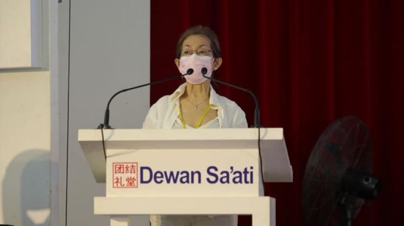 古晋支部主席拿督杨莉。