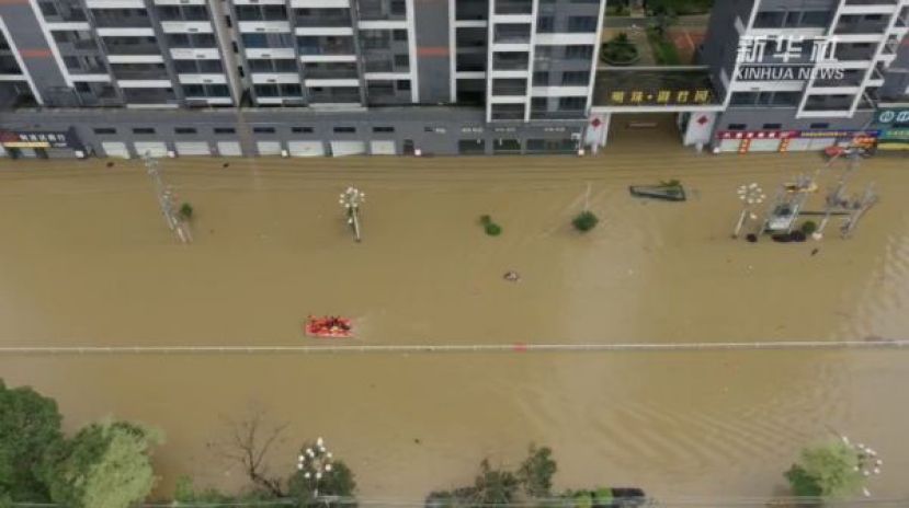 广东豪雨导致部分地区出现洪灾，城市水深最高达2公尺。