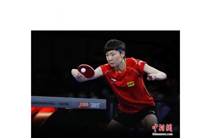 当地时间11月28日，中国乒乓球选手王曼昱在比赛中。当日，在美国休斯敦举行的2021世界乒乓球锦标赛女子单打半决赛中，王曼昱4比3淘汰队友陈梦，晋级决赛。