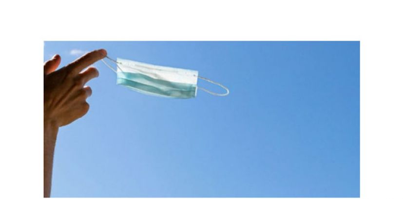 卫生部宣布，根据对当前新冠疫情的评估及考量到最新的需求，即日起不再强制乘客在乘搭飞机时戴口罩。