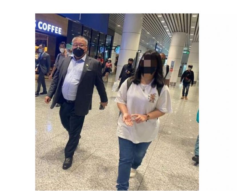 拿督斯里张庆信协助陷入高薪求职陷阱的少女返国。