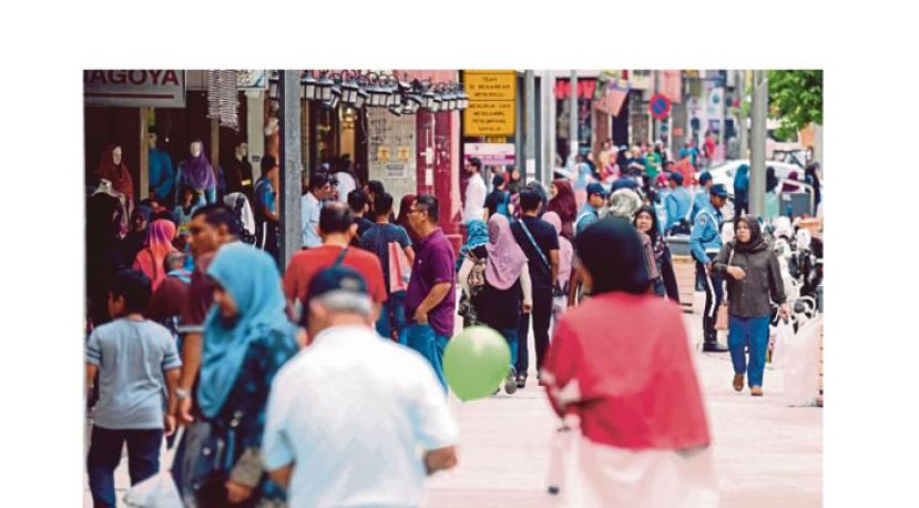 受疫情与行管令冲击　国人去年平均薪资降9%