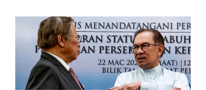 首相安华(右)拟会晤阿邦佐，商讨PADU疑虑。