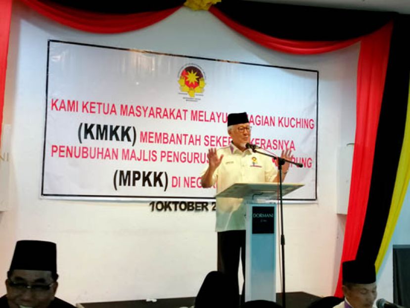 古晋省马来天猛公拿督希尔米致词时摄。