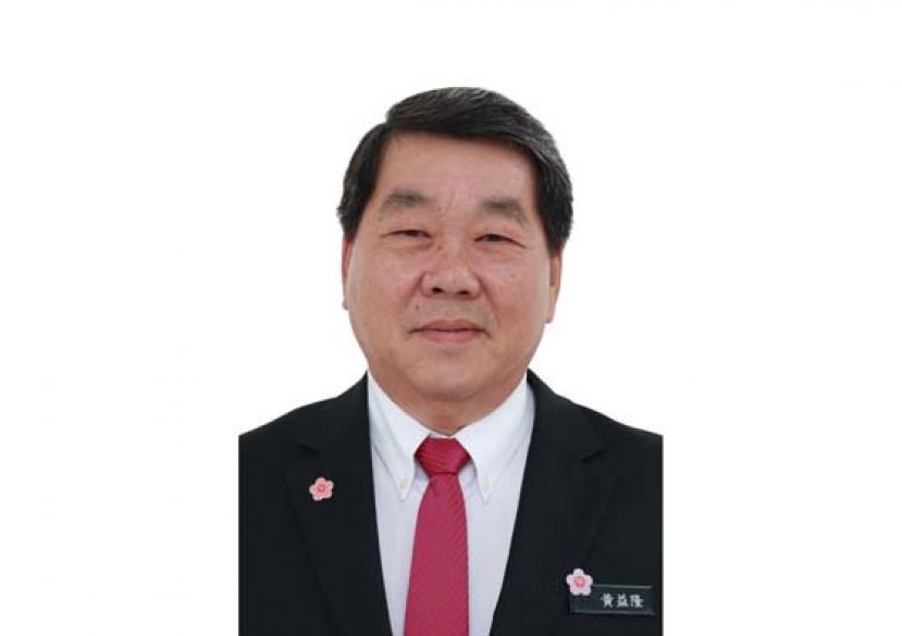 黄益隆促请政治人物，别一再消费多源流学校。