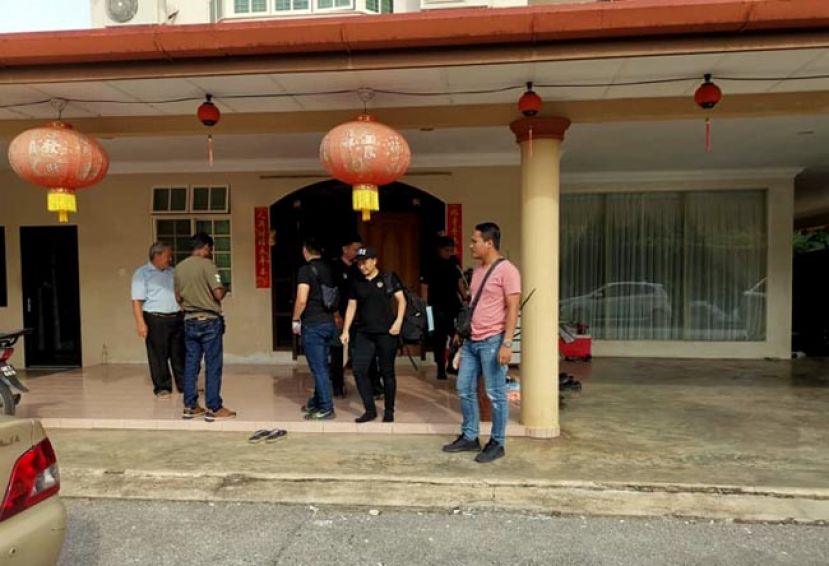 警方在现场展开调查。