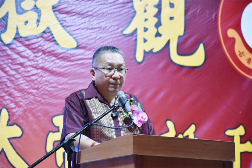 古晋南南市长拿督黄鸿圣.