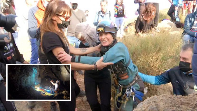 西班牙女性极限运动家弗拉米尼待在洞穴生活长达500天，最后重返地面。