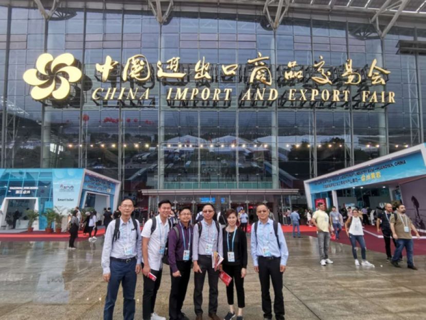 古晋马中商会50人商贸团赴春交会