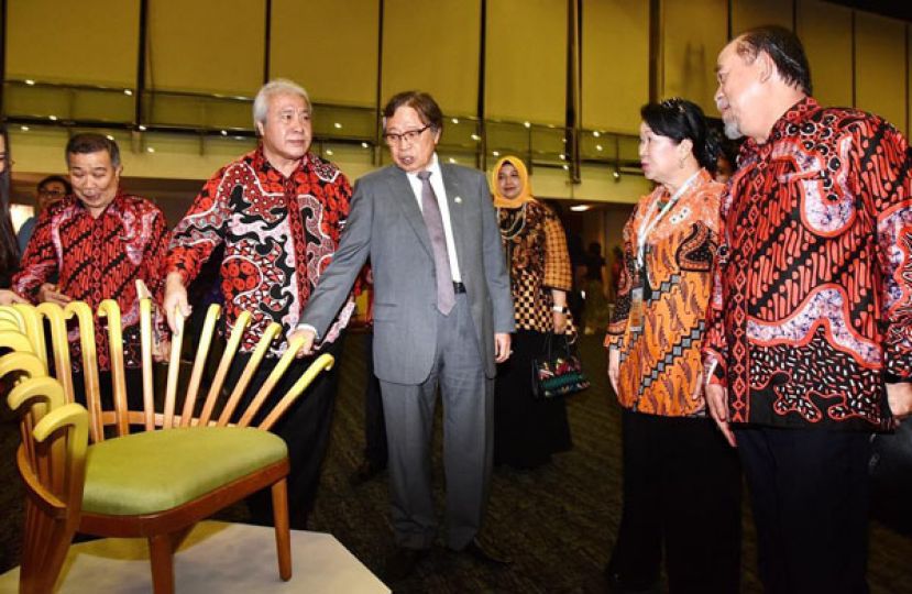 砂拉越设立家具园