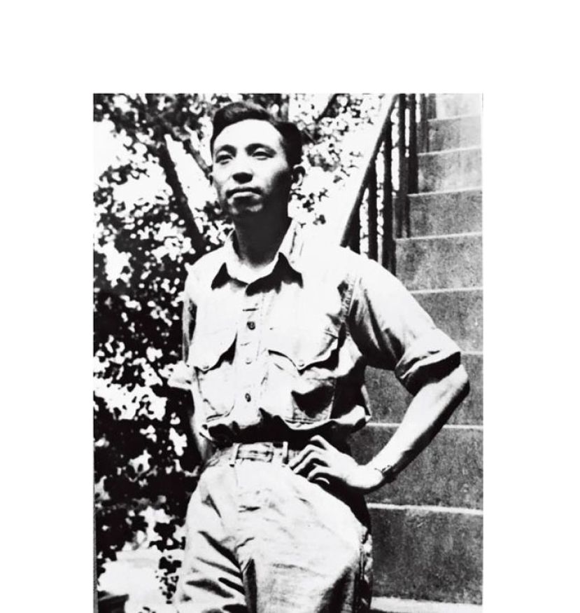 1942年初至1943年10月间，参加中国远征军入缅对日作战前后摄于昆明。
