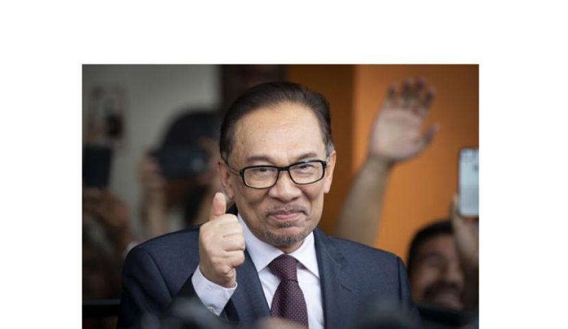 拿督斯里安华。