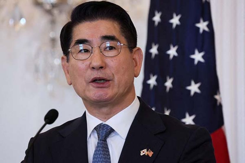 ●韩国国防部长金龙显企图轻生。