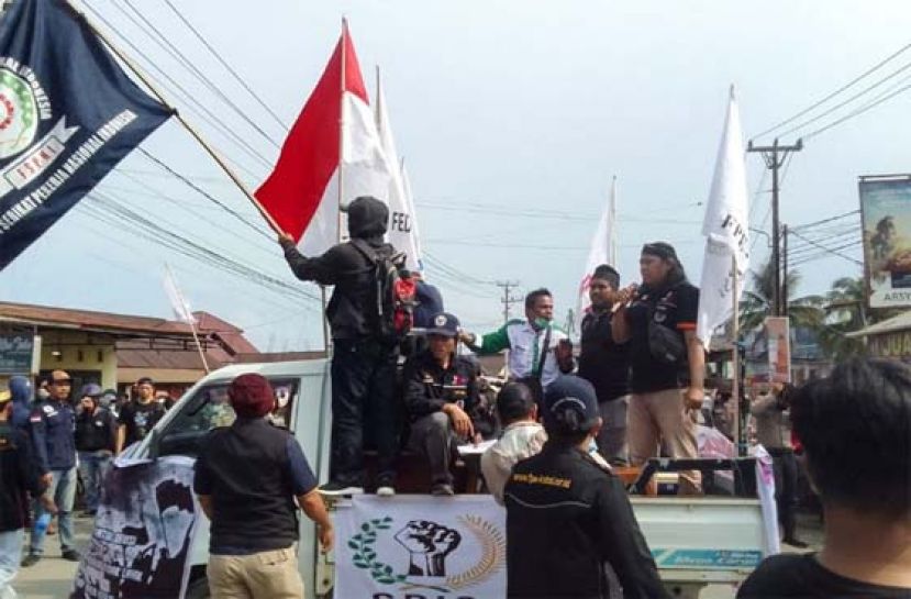 印尼中资工厂爆炸18死，数百工人示威提23要求。