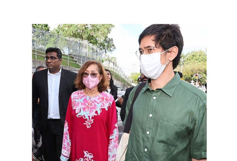 敦达因妻儿在律师陪同下抵达反贪会总部。