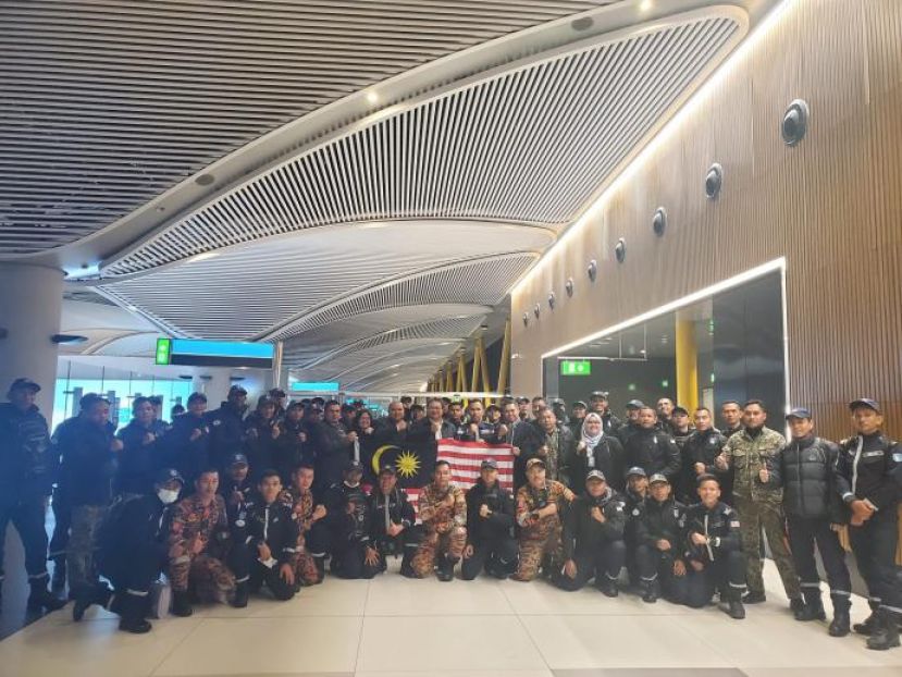 75人的特别灾难援助和救援队赴土耳其展开救灾