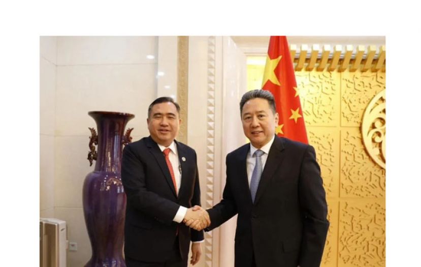 陆兆福（左）拜会李小鹏。