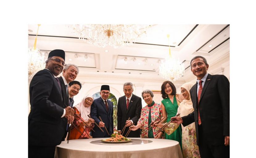 首相安华伉俪与李显龙夫妇等齐捞生。