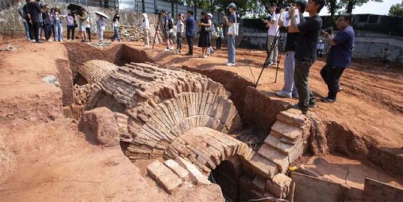 广州动物园挖出地下宫殿，148座古墓横跨2100年。