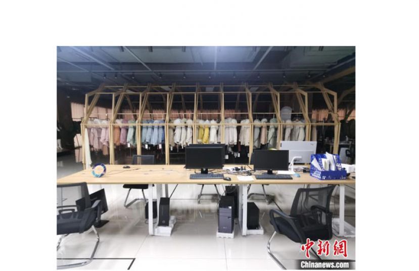陈建根的毛衫产品。