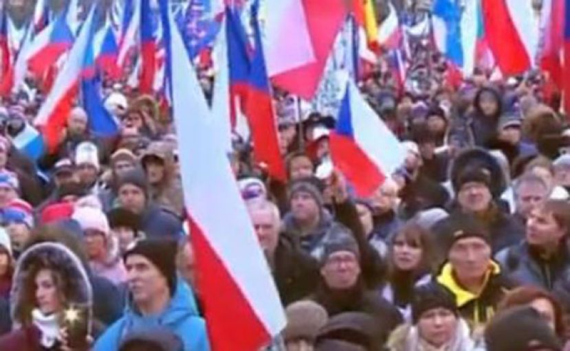 物价上涨对乌军援惹民怨　捷克数千人示威抗议