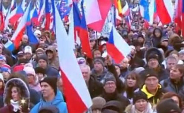 物价上涨对乌军援惹民怨　捷克数千人示威抗议