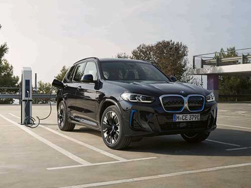 众人高度期待的新一代BMW i中型纯电动运动休旅推出两款独家改版车，提供全然电动驾驶乐趣的强大动力丶高性能及时尚风格。