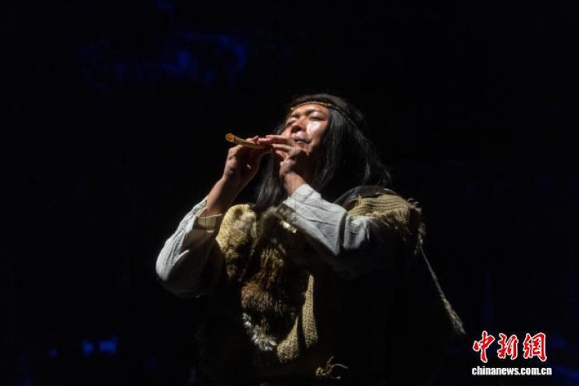 2023年2月，河南博物院的华夏古乐团用复制的&ldquo;贾湖骨笛&rdquo;进行演出。